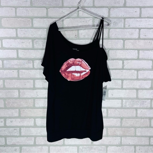 Torrid NWT Graphic Classic Fit Super Soft Off Shoulder Strappy Tee Size 1 - Picture 6 of 12